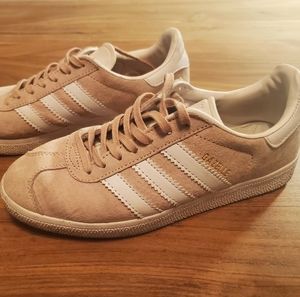 ADIDAS 7.5 Gazelle Suede Baby Pink size 7.5